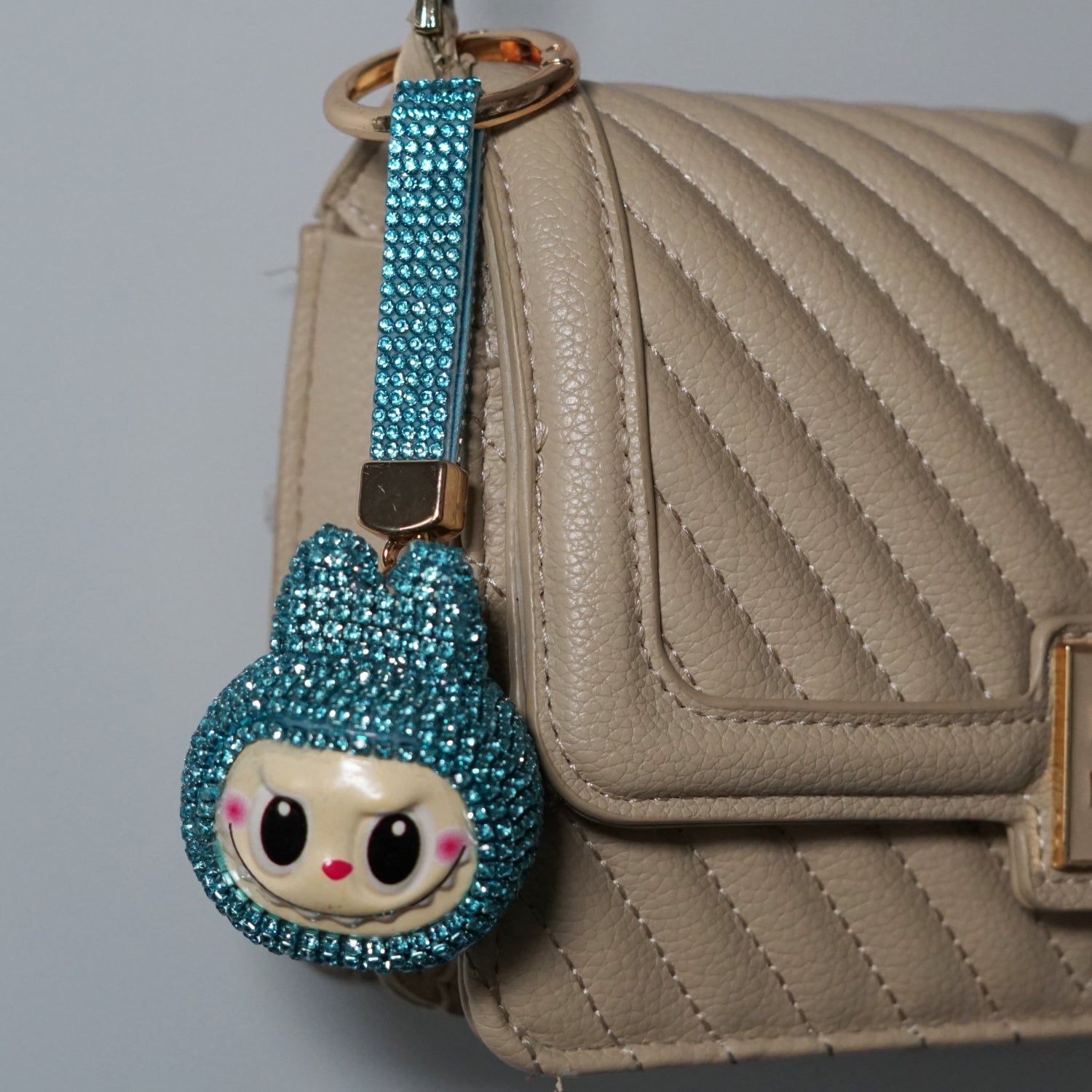 The Crystal Monsters – Glitzer Anhänger für Schlüssel, Tasche & Rucksack