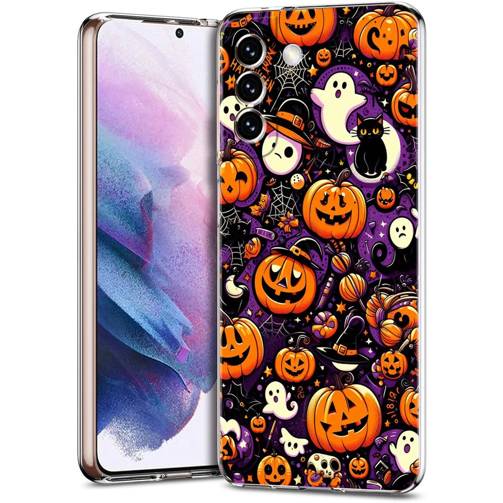 Transparente Samsung Galaxy TPU-Hülle mit dichtem Halloween-Allover-Muster: Kürbisse, Geister, schwarze Katze und Spinnweben 