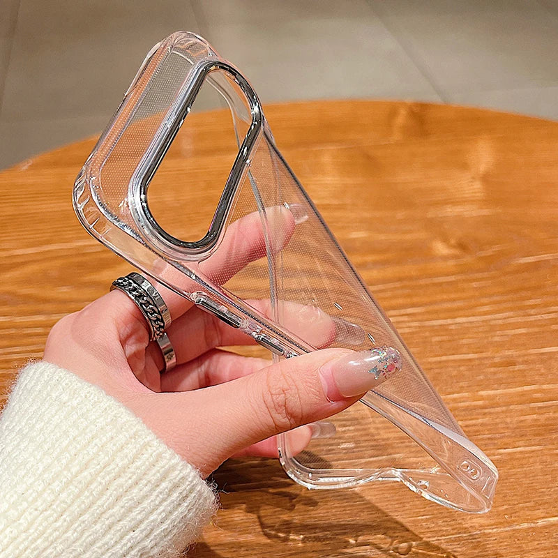 Hand biegt transparente, klare Silikonhülle für Google Pixel – zeigt flexible Materialqualität ohne Aufdruck