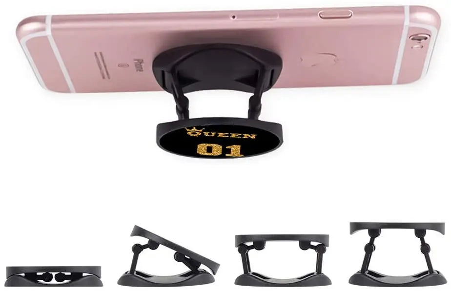 Schwarzer Pop-Up Handyhalter mit Queen-01-Aufdruck, an rosé Smartphone befestigt; darunter vier Ansichten des ausgeklappten S
