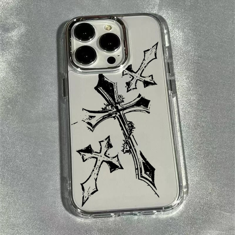 Transparente iPhone-Hülle aus TPU mit schwarzem Gothic-Kreuz-Motiv, Rückansicht auf silbernem Untergrund