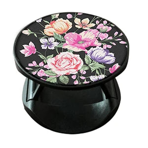 Pop-Up Smartphone Fingerring Halter in Schwarz, Draufsicht, runde Oberfläche mit buntem Blumenmuster aus Rosen und Wildblumen