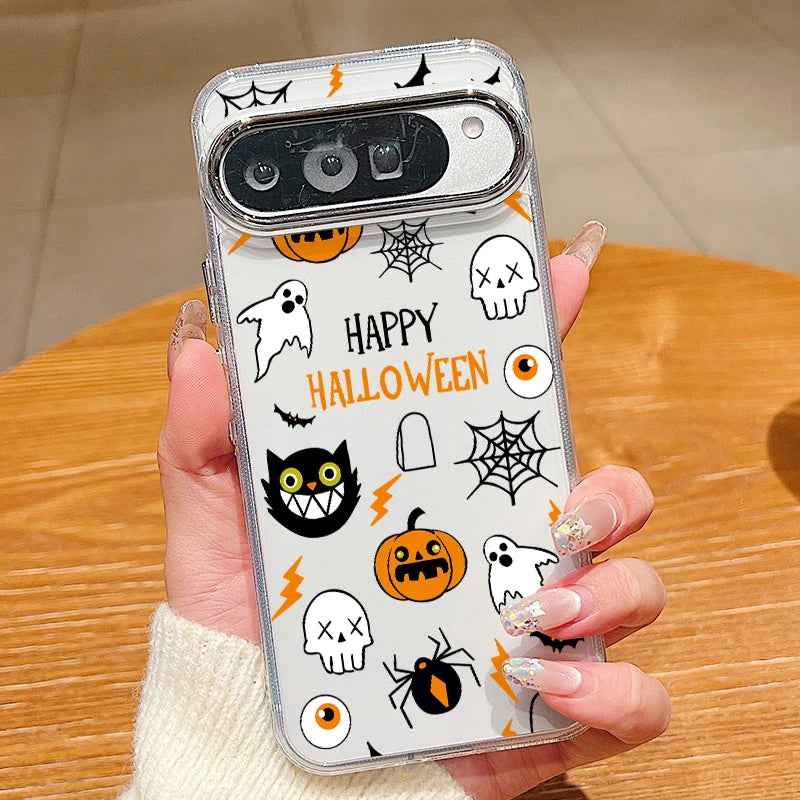 Transparente Google Pixel Hülle mit buntem Halloween-Muster: Kürbisse, Geister, Schädel, Spinnen und „Happy Halloween
