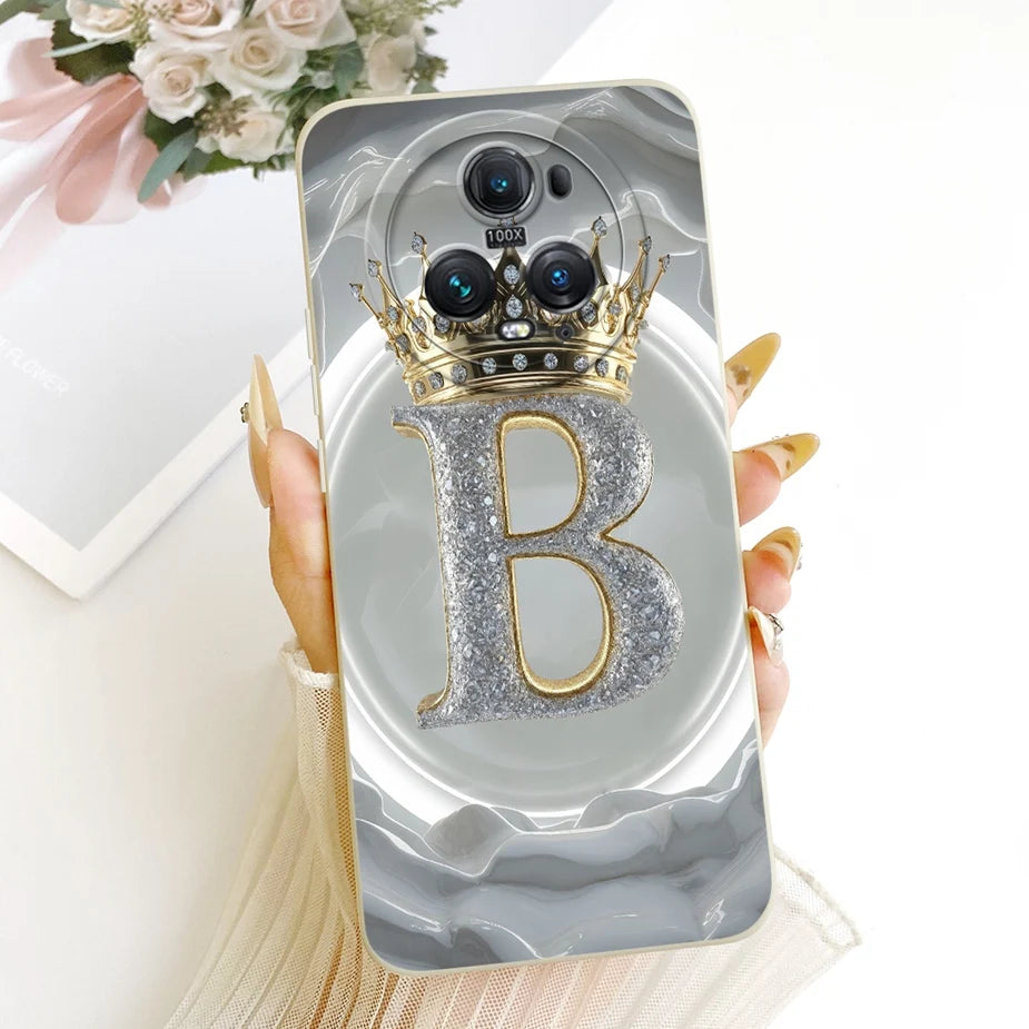 Honor Magic 5 Hülle grauer Marmoroptik mit silber-goldenem Glitzer-Buchstabe B und Krone