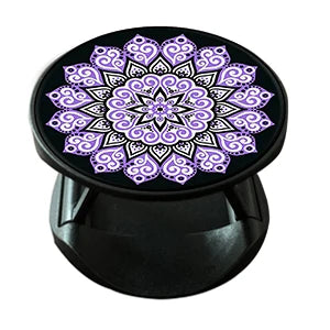Pop-Up Smartphone-Ständer, ausgeklappt, von schräg oben; Oberseite mit lila-weißem Mandala-Ornament auf schwarzem Grund