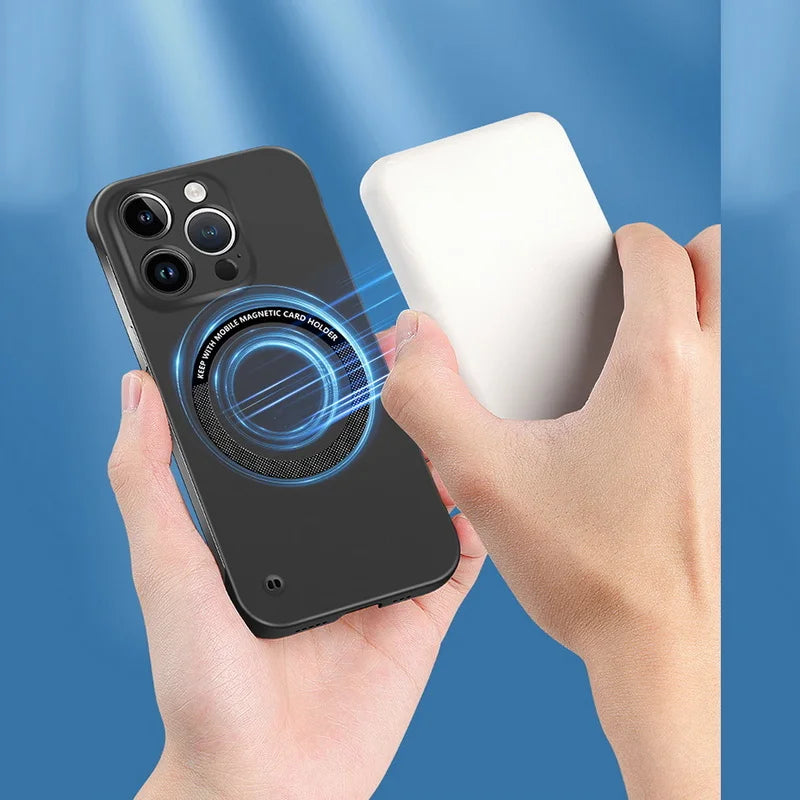 Schwarze matte Handyhülle mit leuchtendem Magnet-Ring, magnetische Powerbank wird angekoppelt