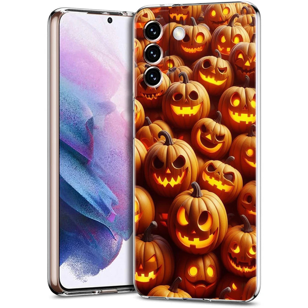 Transparente Samsung Galaxy TPU-Hülle, Rückseite mit leuchtend orangen Jack-o'-Lantern-Kürbissen, Vorderansicht zeigt Display
