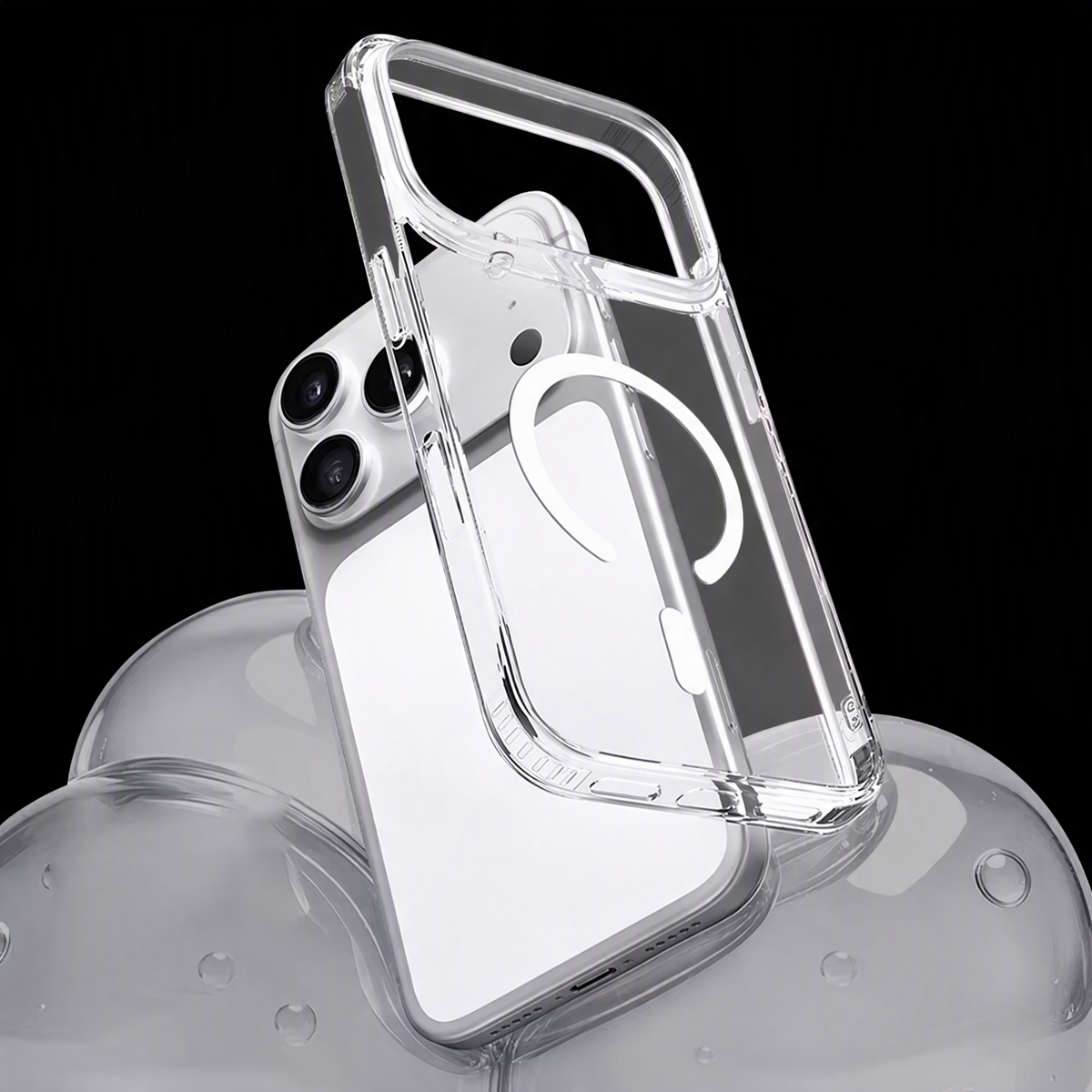 Transparente magnetische iPhone-Hülle schräg von hinten, sichtbarer Magnetring, schwarzer Hintergrund