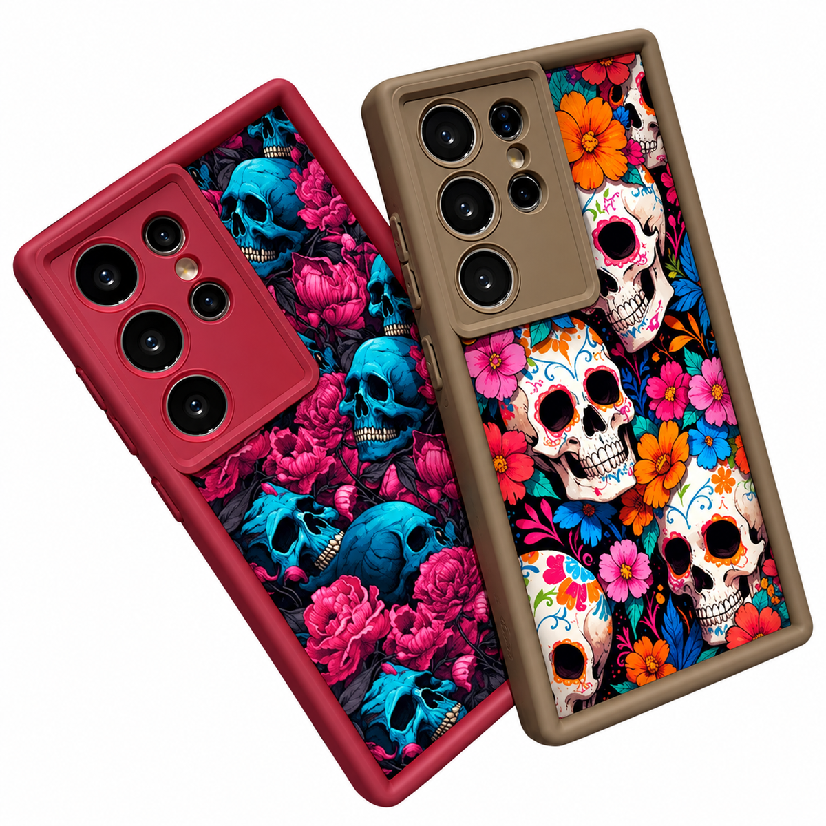 Zwei Samsung Galaxy Hüllen nebeneinander: rote mit blauen Totenköpfen und pinken Blüten, braune mit bunten Sugar-Skull-Totenk